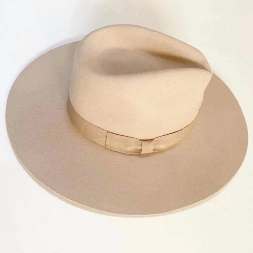UO wool felt flat brim fedora hat. NWOT. Neutral.